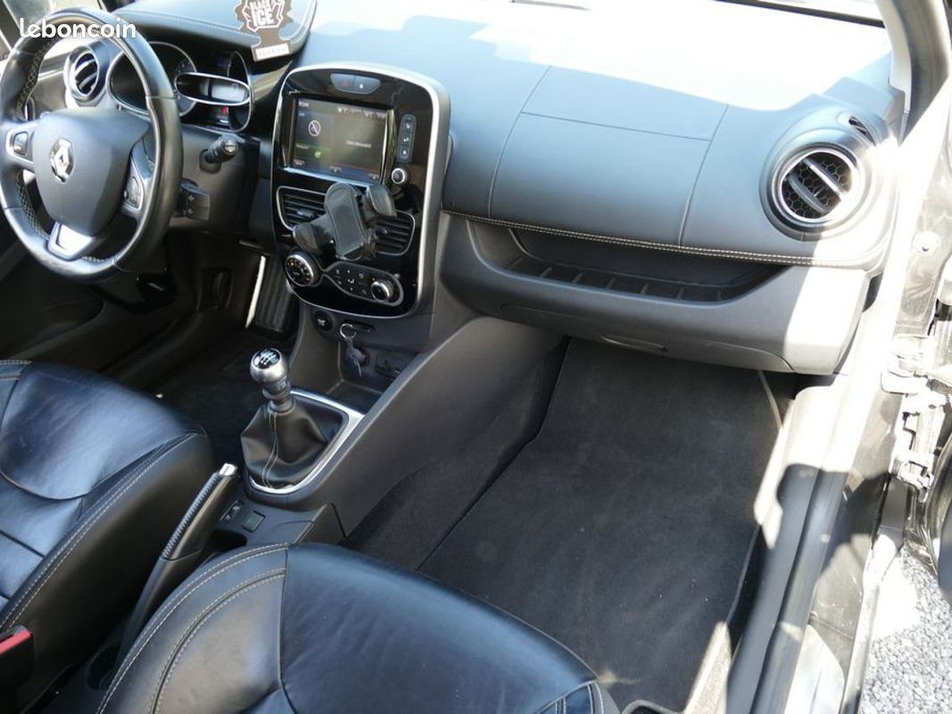 RENAULT CLIO IV TCE 120 Ch INITIAL PARIS BVM6 (image 16)