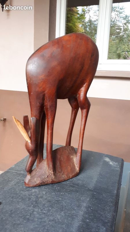 Jolie Statuette Biche en bois scupté (image 1)