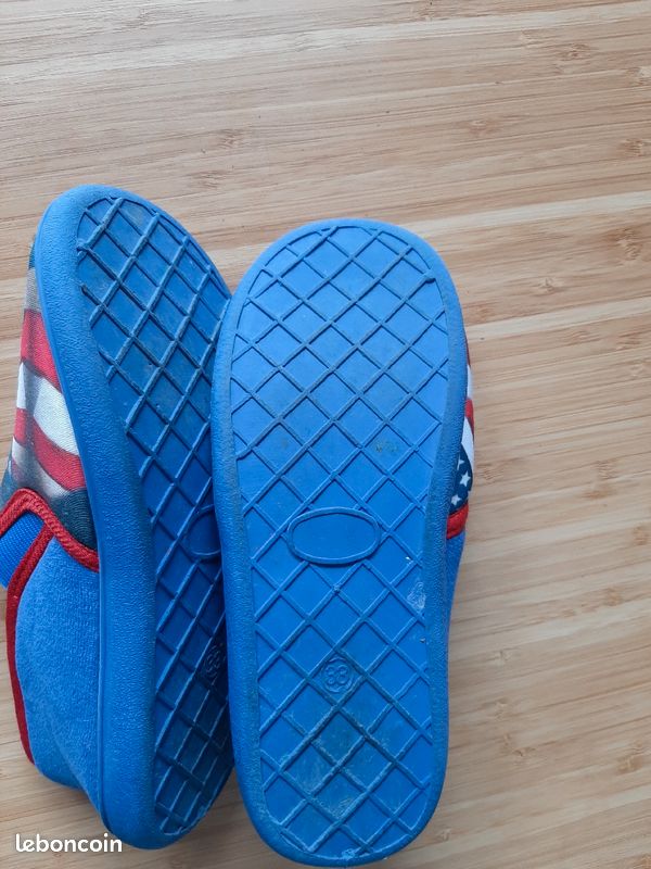 Chaussons capitaine america (image 2)