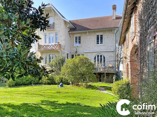 Villa 11 pièces 210 m²