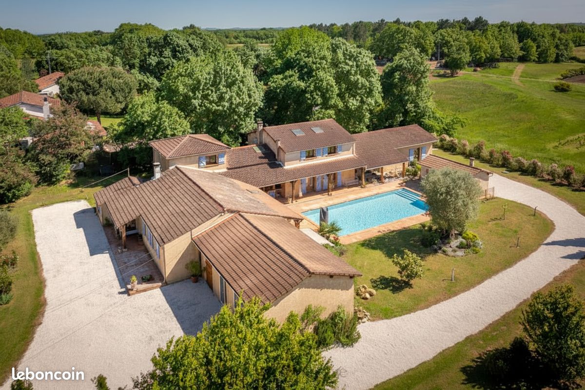 Maison 15 pièces 395 m² · à Orgueil · 395 m² · 699 000 €