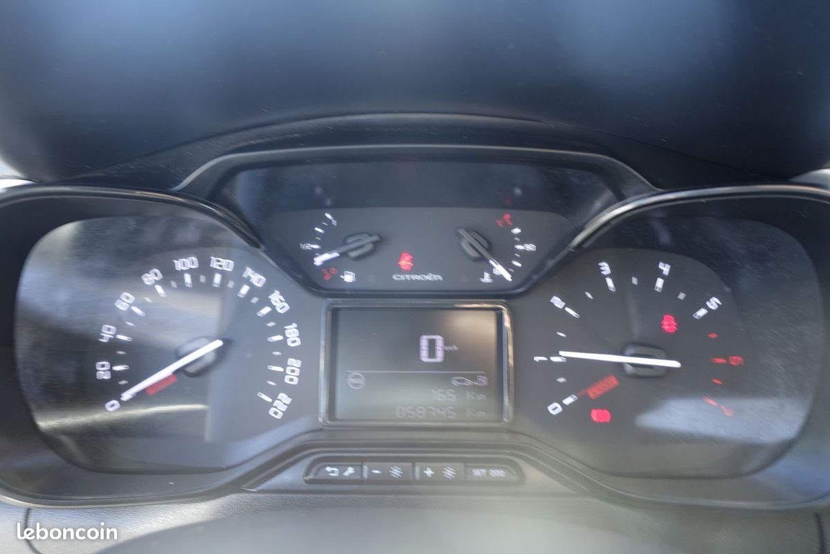 Citroen C3 STE 1.2 PURETECH 83CH S&S FEEL NAV (image 11)