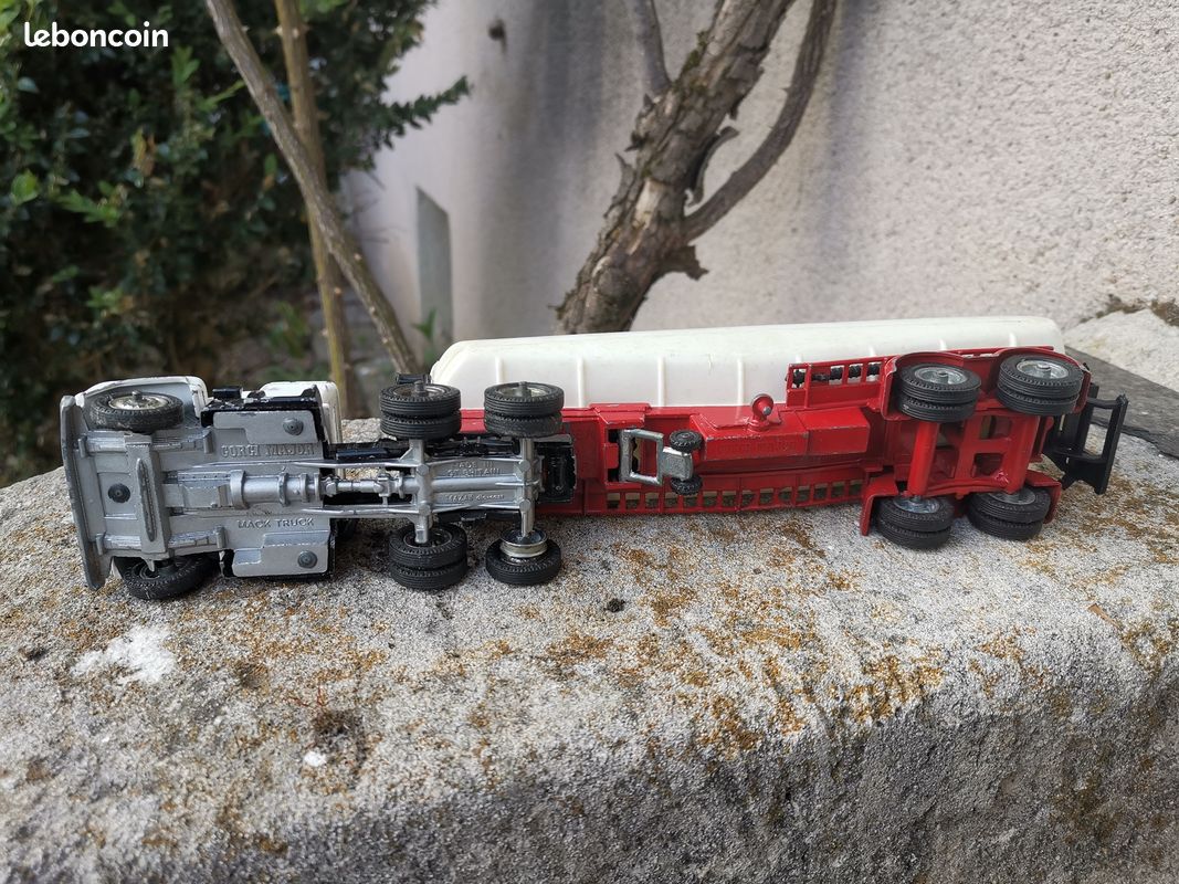 Camion citerne essence US Mack Corgi toys 1/50 eme (image 4)