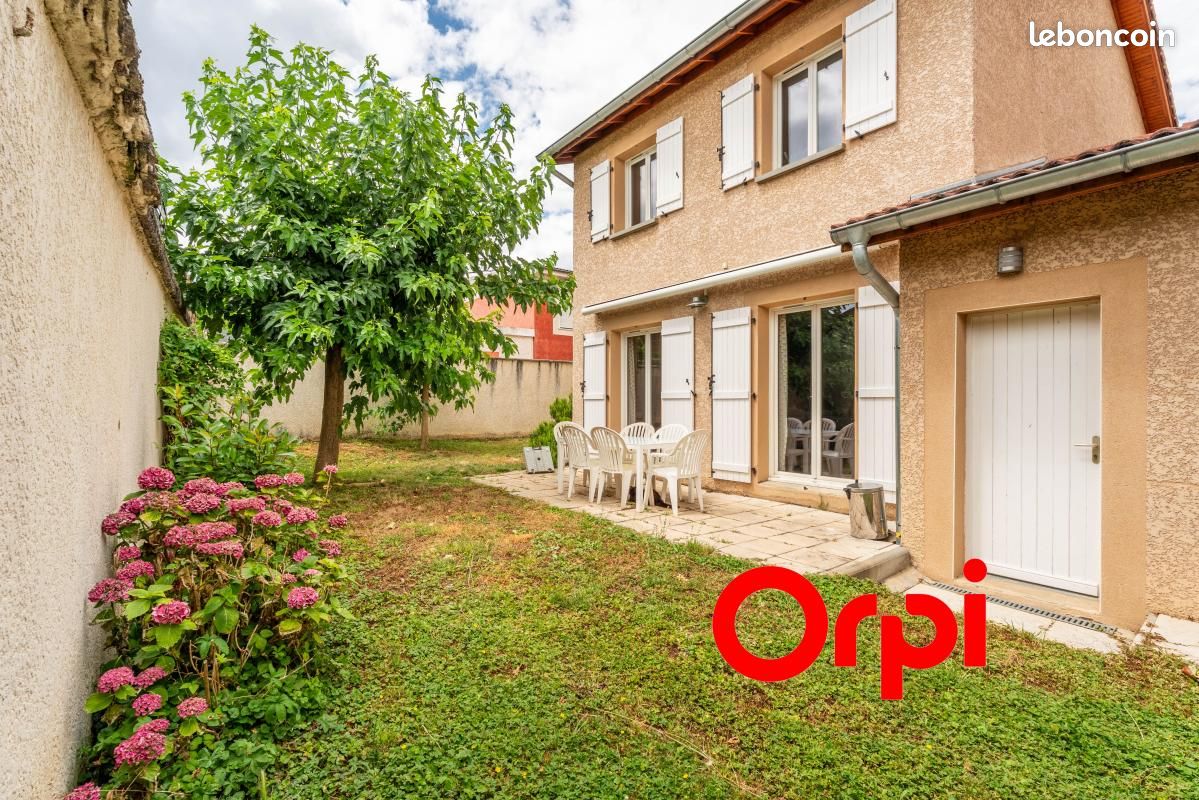 Maison 5 pièces 104 m² · à Saint-Genis-Laval · 104 m² · 450 000 €