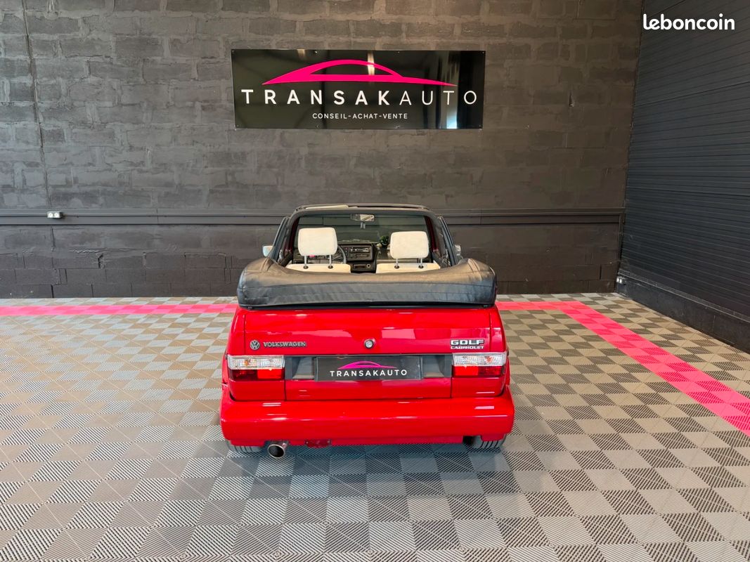 VOLKSWAGEN GOLF CABRIOLET 1.8 90ch - MOTEUR REFAIT 5000KMS - CAPOTE NEUVE - PEINTURE NEUVE - DOSSIER PHOTO RESTAURATION... (image 10)