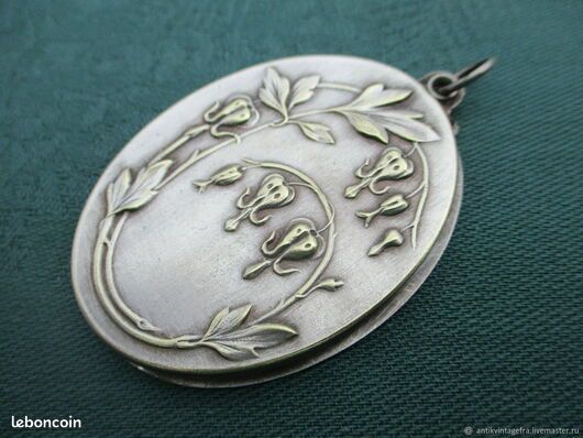 Collier Pendentif Art Nouveau Vintage - Métal Argenté Avec Verre Vert - Longueur Mi-longue, Ancien