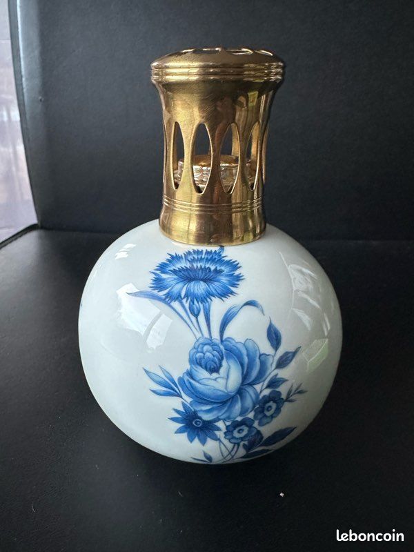 LAMPE BERGER ANCIENNE EN FAIENCE DECOR MOUCHETE §18