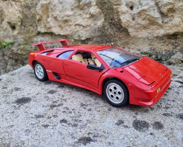 Voiture miniature LAMBORGHINI Diablo 1990. Échelle 1/18. Neuve en boîte - Collection