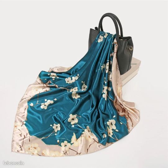 Foulard femme carré 90 x90 cm effet satin FOU 360 (image 1)