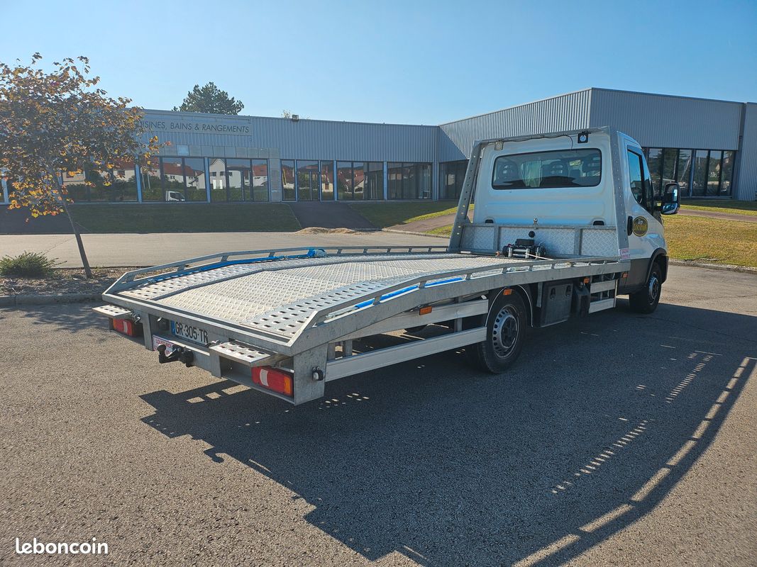 Camion dépanneuse IVECO 35S14 d'occasion (image 3)