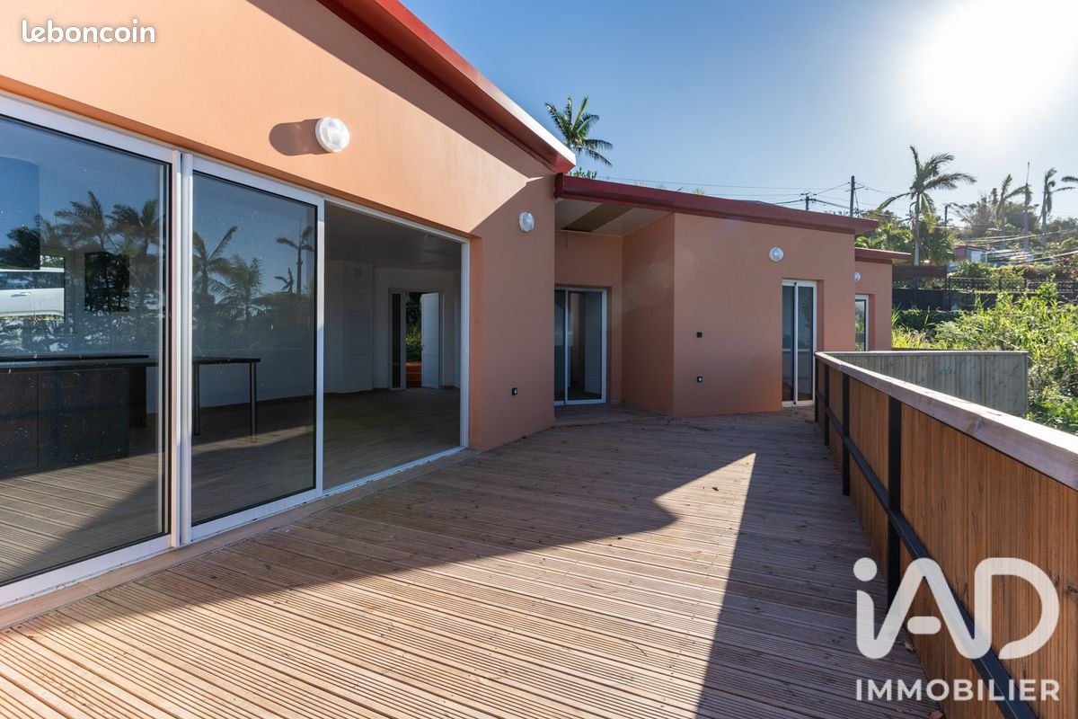 Maison 6 pièces 110 m² · à Les Avirons · 110 m² · 327 000 €