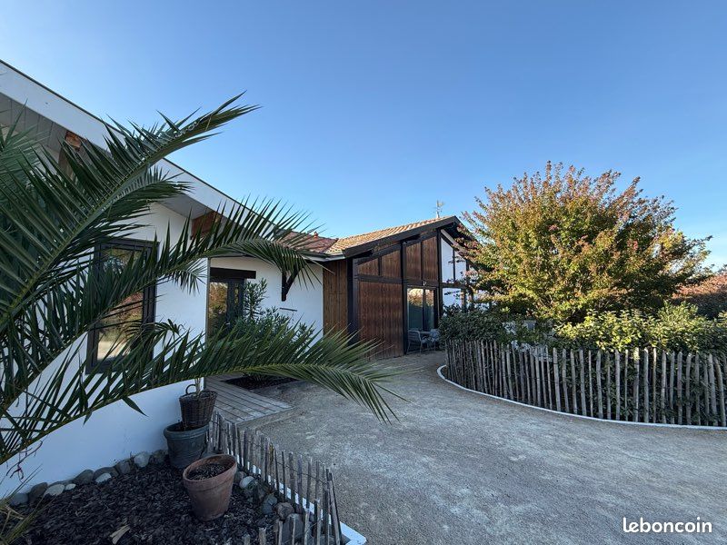 Maison 13 pièces 272 m² · à Tosse · 272 m² · 850 000 €