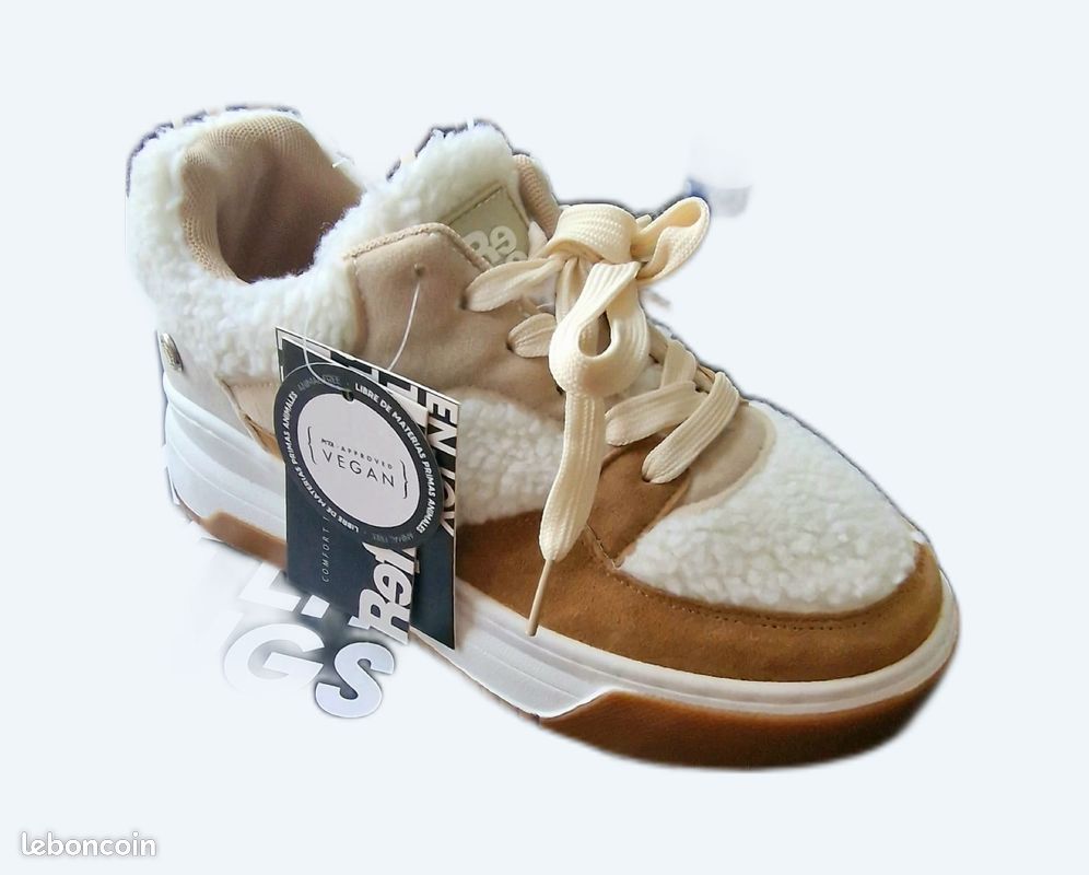 Sneakers (image 1)