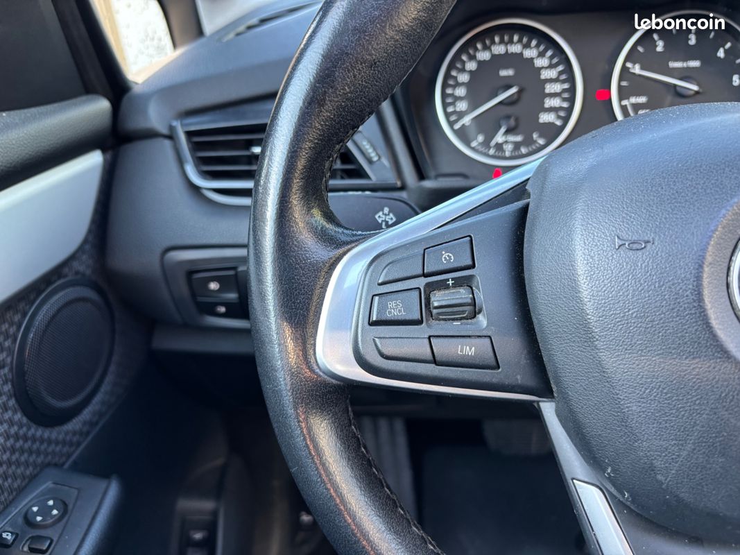 BMW SERIE 2 ACTIVE-TOURER 2.0 218 D 150 Ch LOUNGE - Toit ouvrant - Attelage - Sièges Chauffants - Hayon Elec (image 22)