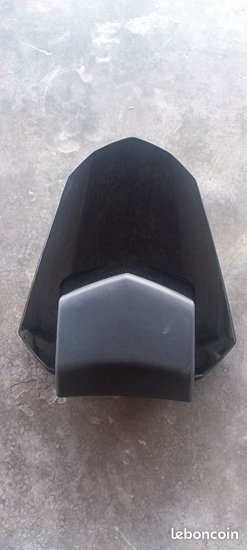 Capot de selle r6 (image 2)