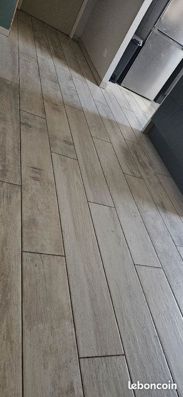 A vendre carrelage, parquet et autres (image 1)