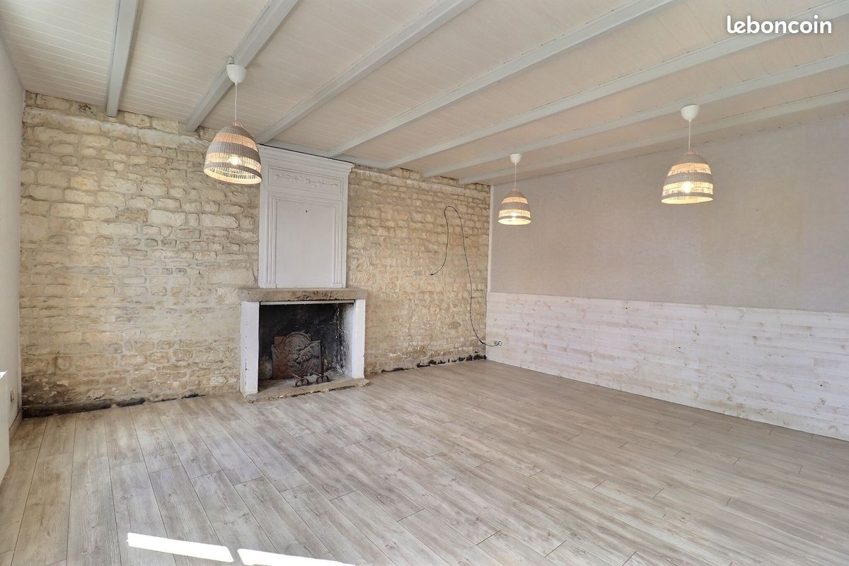 Maison 5 pièces 120 m² · à Surgères · 120 m² · 140 000 €