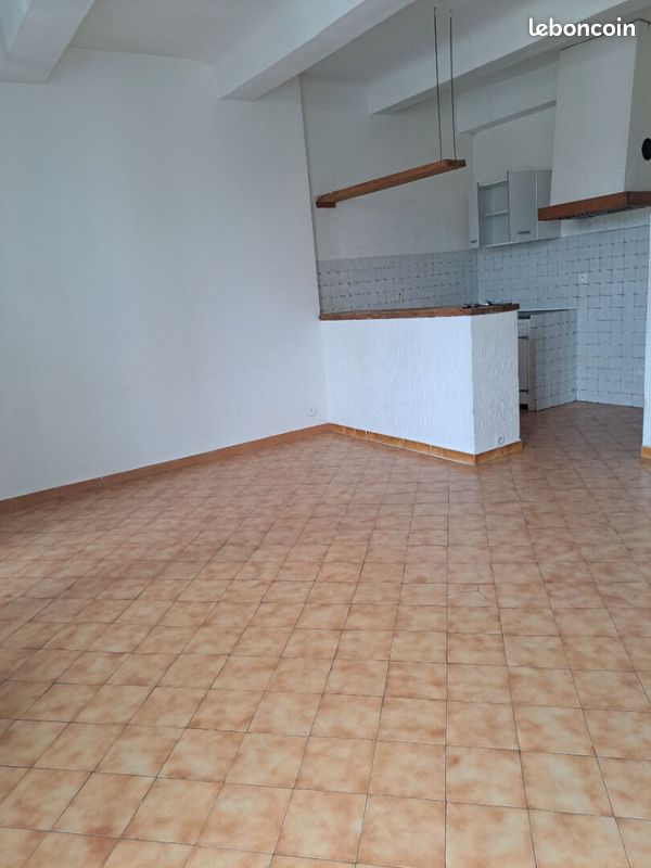 Appartement 4 pièces 67 m² · à Nans-les-Pins · 67 m² · 790 €/mois
