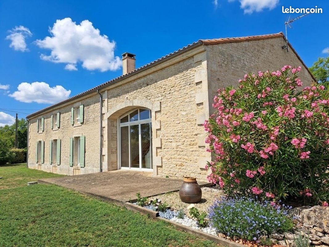Maison 7 pièces 185 m² · à Coulon · 185 m² · 360 000 €