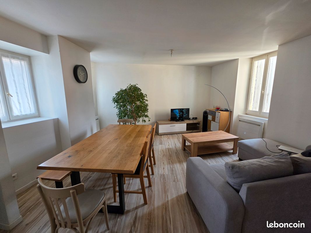 Appartement 3 pièces 70 m² · à Annonay · 70 m² · 525 €