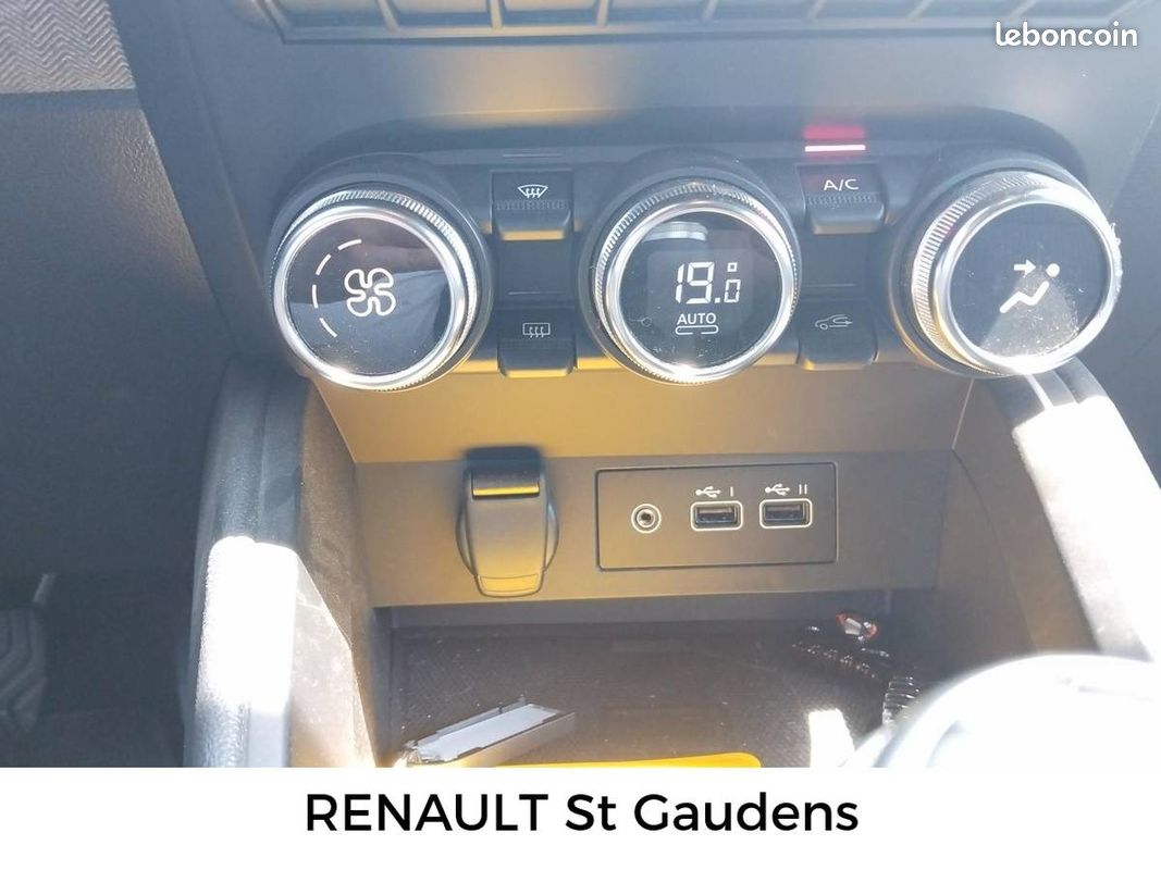 RENAULT Clio TCe 90 Techno (image 15)