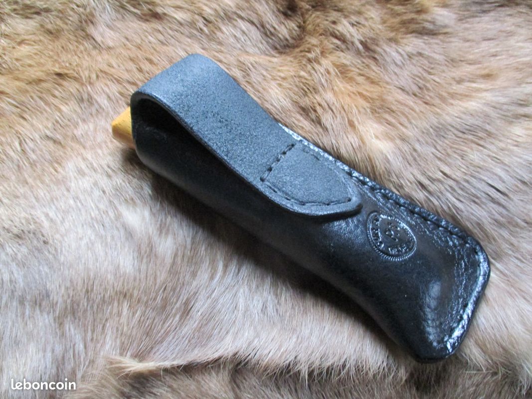 Etui en Cuir noir Foulonné(peaux d'orange) pour l'opinel n°10 non Customisé pour Droitier (image 9)