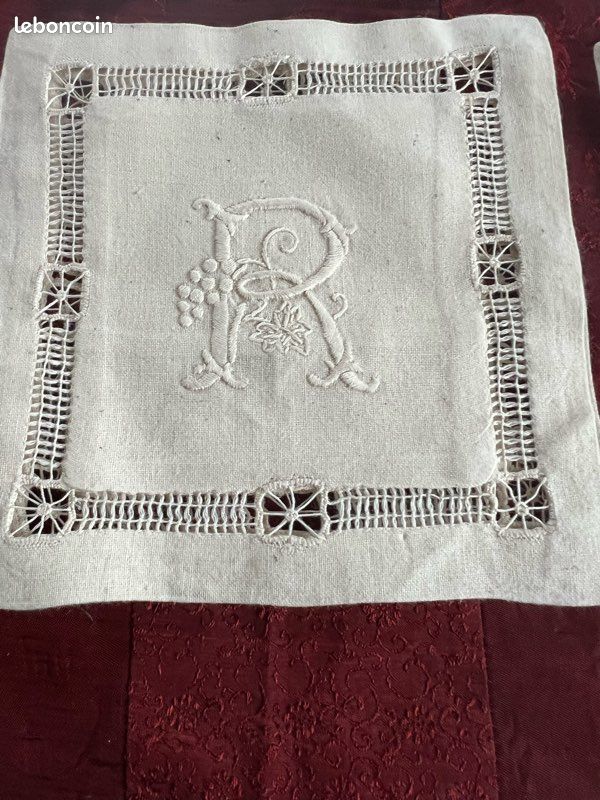 Lot de sachet carré, brodé avec initiales, neuf (image 2)