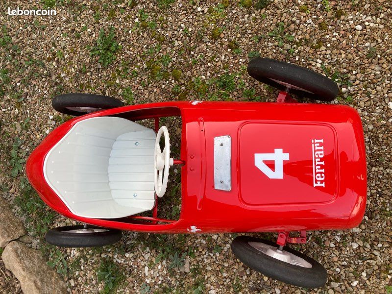 Voiture à Pédales Pour Enfants – Véhicule D'Apprentissage à Pied – 48x22x34 Cm – Rouge – Dès 12 Mois