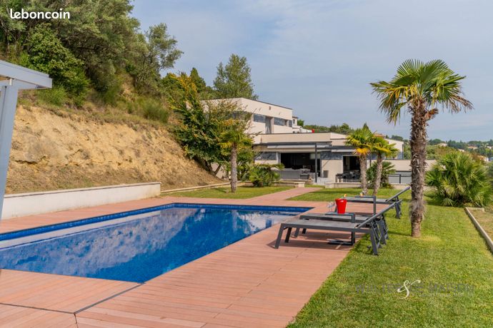 Villa 5 pièces 250 m²