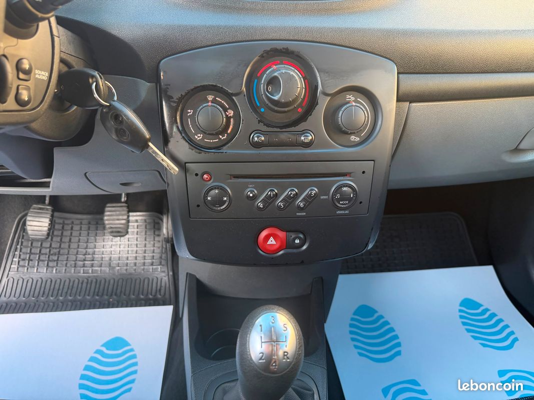 Renault clio iii 1.2 16v 75 authentique 5p (image 9)