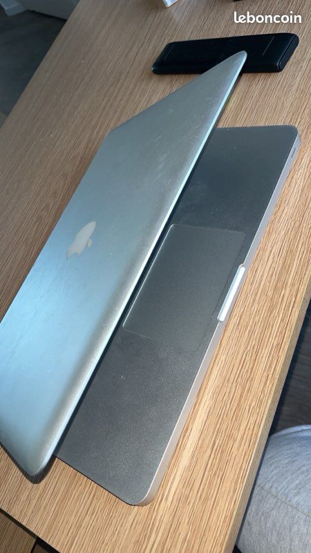 MacBook Pro (image 3)