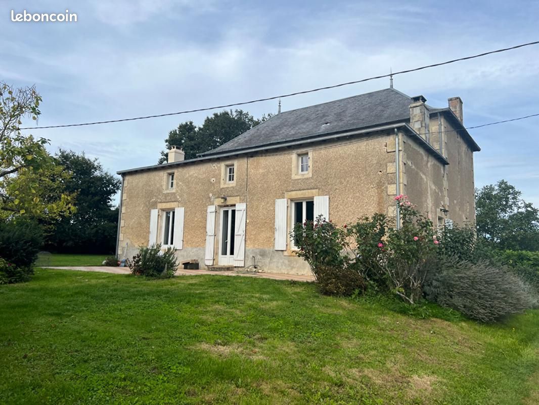 Maison 7 pièces 250 m² - Exoudun 79800 (image principale 0)