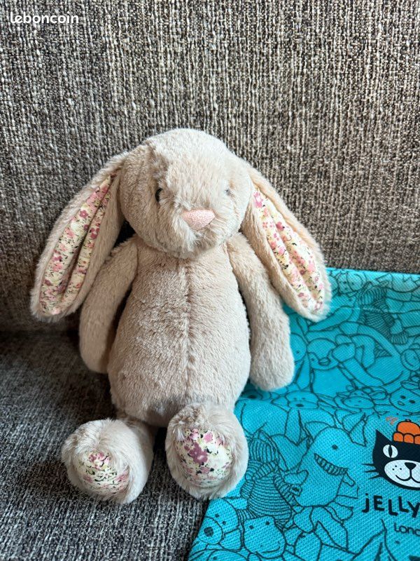 Jellycat Blossom Bea Beige Bunny (image 3)