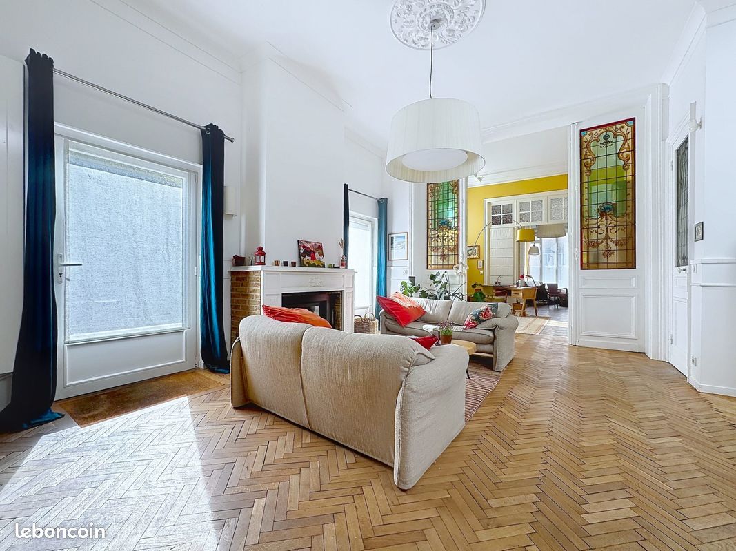 Maison 7 pièces 222 m² · à Croix · 222 m² · 920 000 €