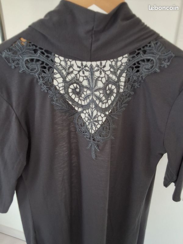 Gilet femme manches courtes gris broderie dans le dos (image 5)