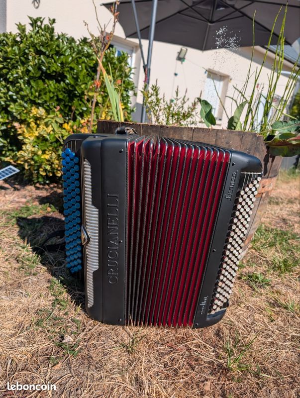 Accordéon crucianelli 72b (image 2)