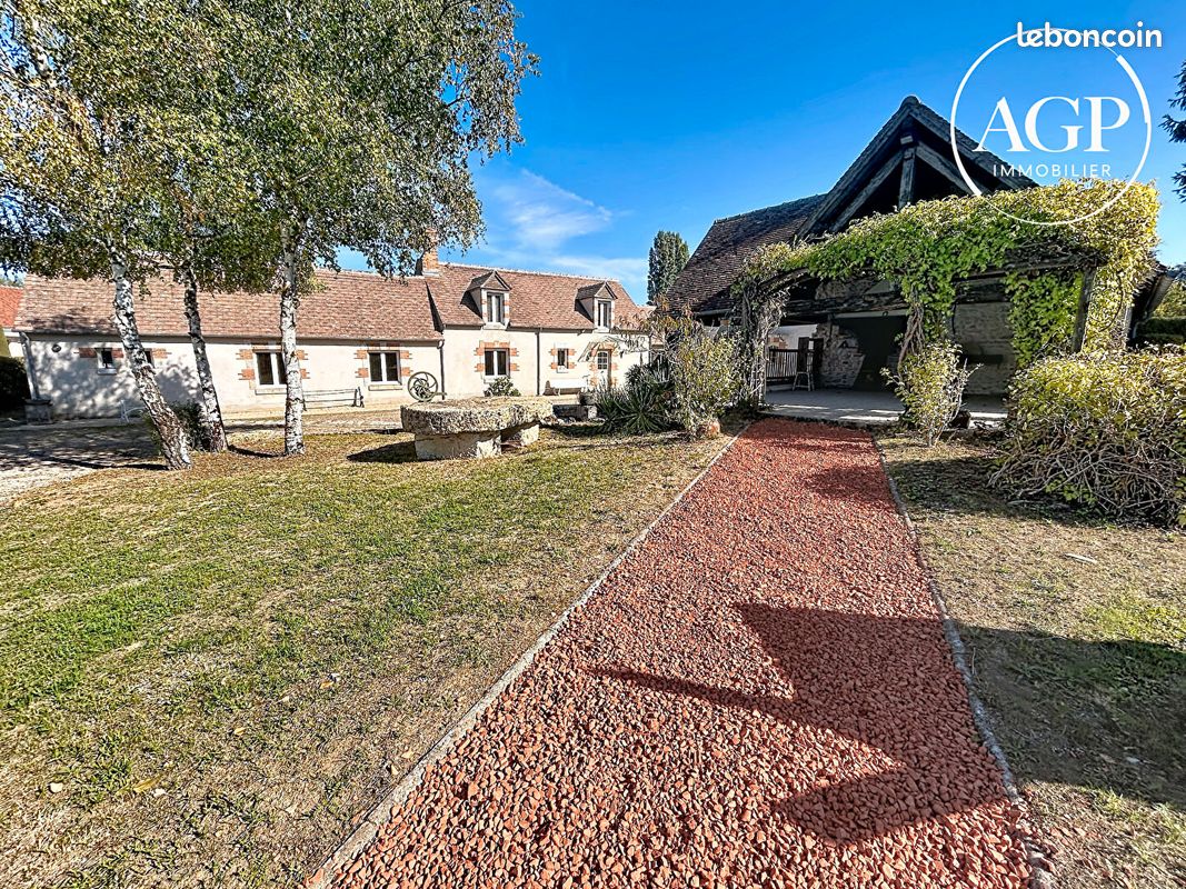 Maison 8 pièces 219 m² · à Saint-Denis-en-Val · 219 m² · 441 000 €