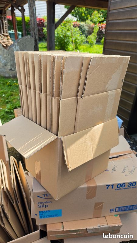 Cartons de déménagement et papier bulle (image 1)