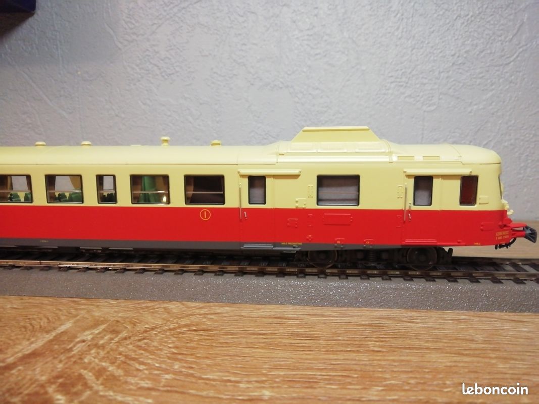 Autorail X2851 Roco ref.43081 DCC sound