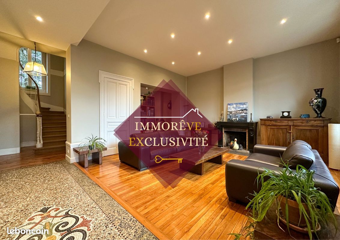 Maison 10 pièces 317 m² · à Saint-Chamond · 317 m² · 525 000 €