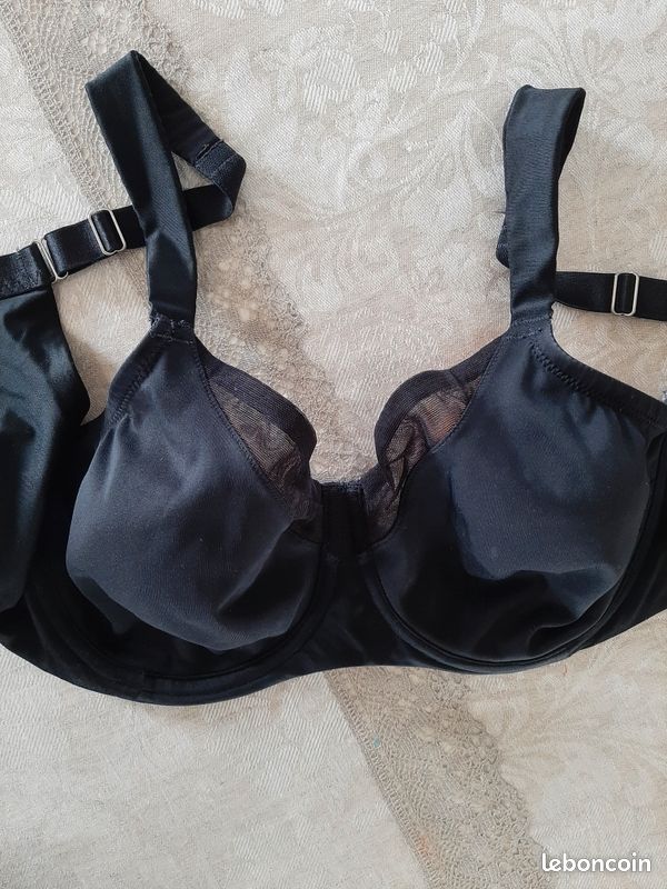 Soutien gorge noir bonnet 100D marque triumph Vêtements