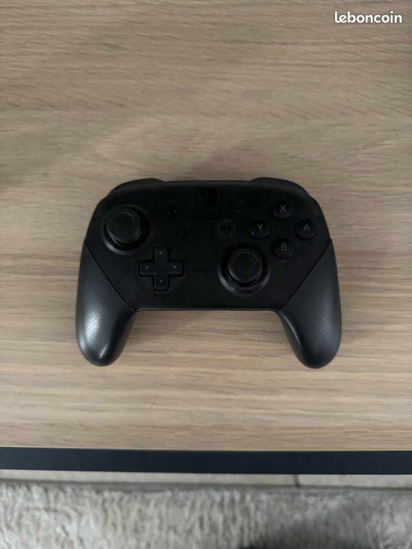 Manette Nintendo Switch Pro - Parfait état (image 1)