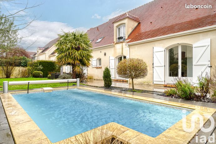 Maison 10 pièces 300 m²