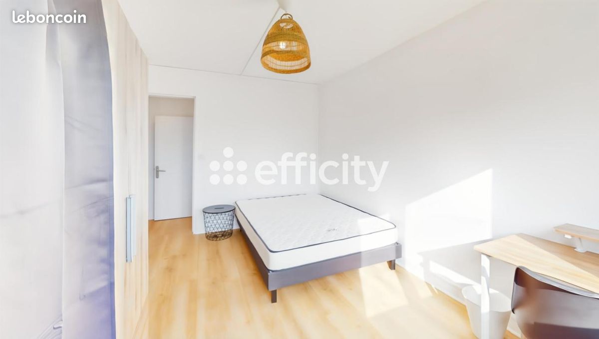 Appartement 5 pièces 12 m² · à Pessac · 12 m² · 570 €