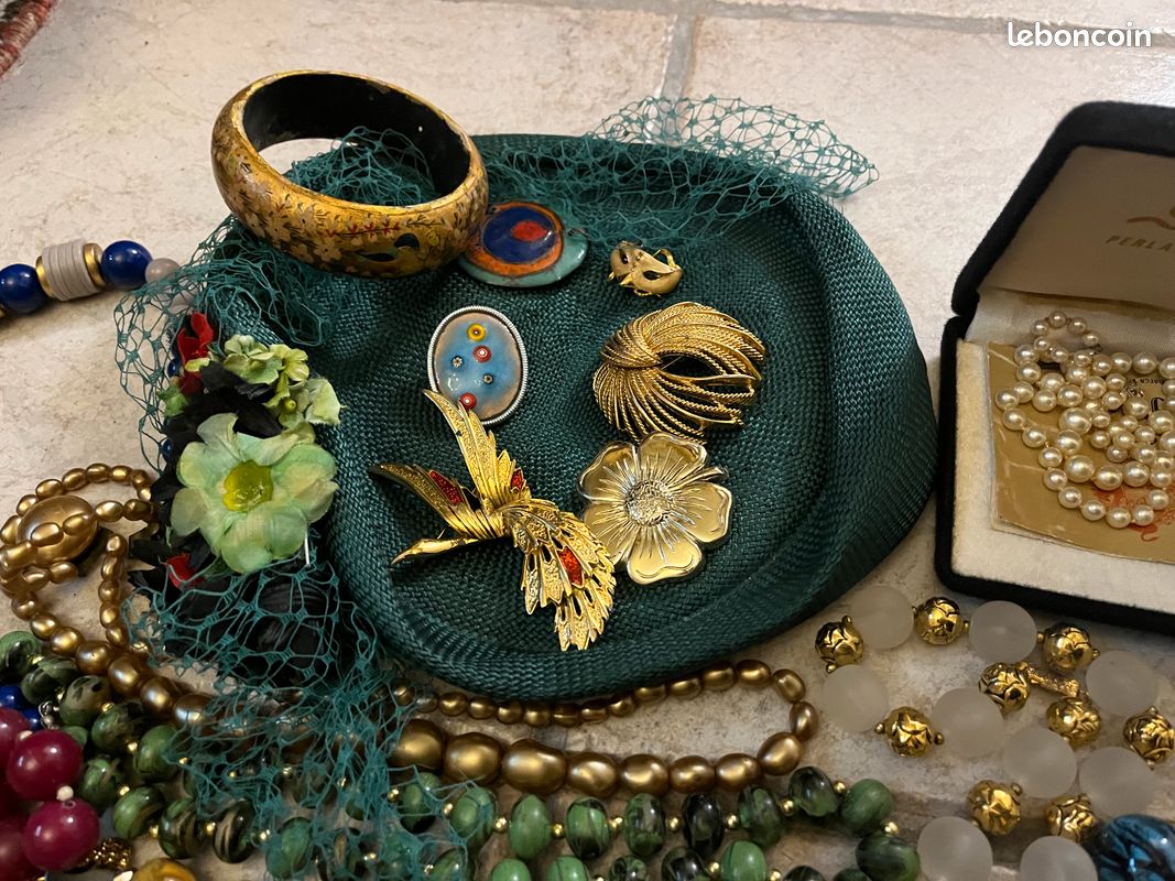Lot De Bijoux Fantaisie Vintage - Occasion - Colliers, Bracelets, Boucles D'oreilles ?
