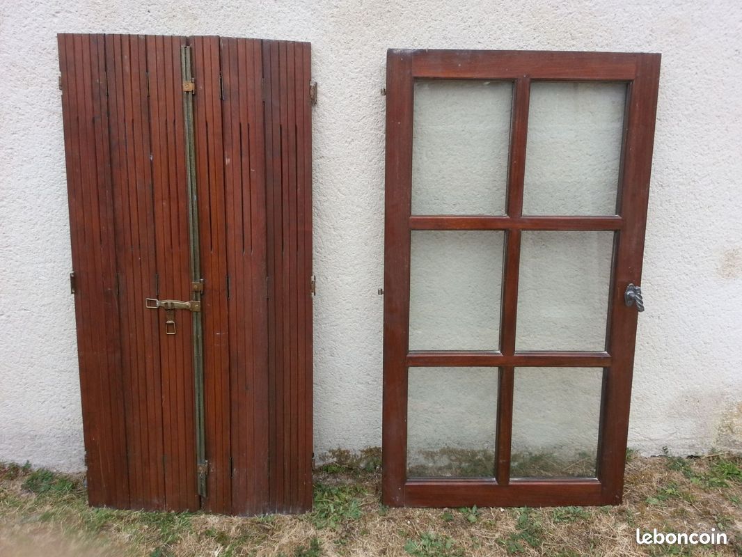 Fenêtre en bois double vitrage avec volets (fenêtre 2) (image 1)