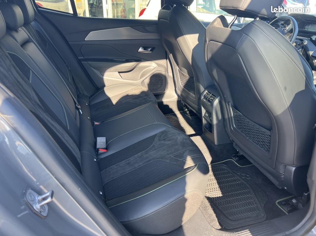 Peugeot 408 1.2 130 eat8 gt (image 15)