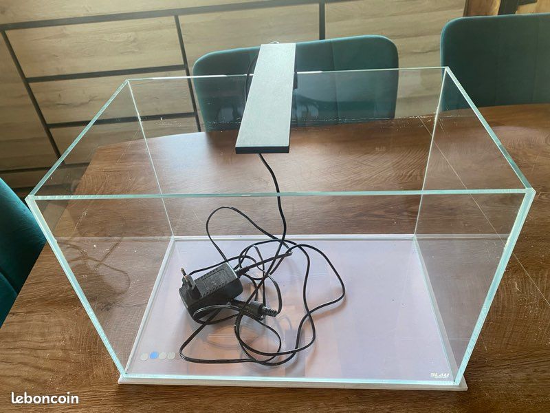 Aquarium Blau cubic 28 l ultra clear (image 1)