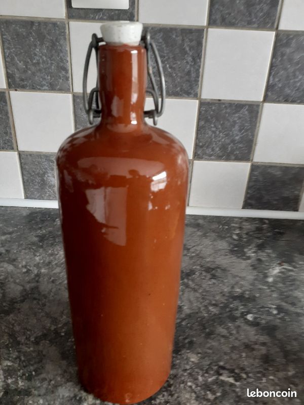 Bouteille en grès (image 1)