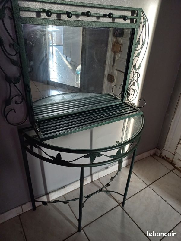 Table (image 3)